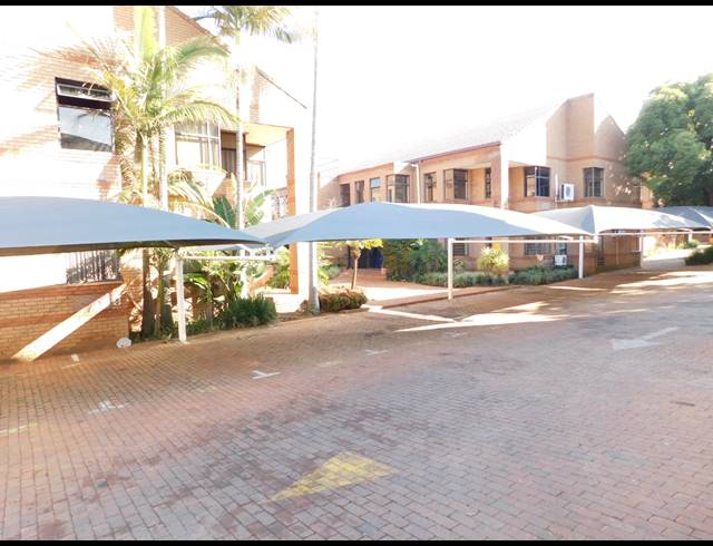 1,471M² OFFICE TO LET IN FERNDALE